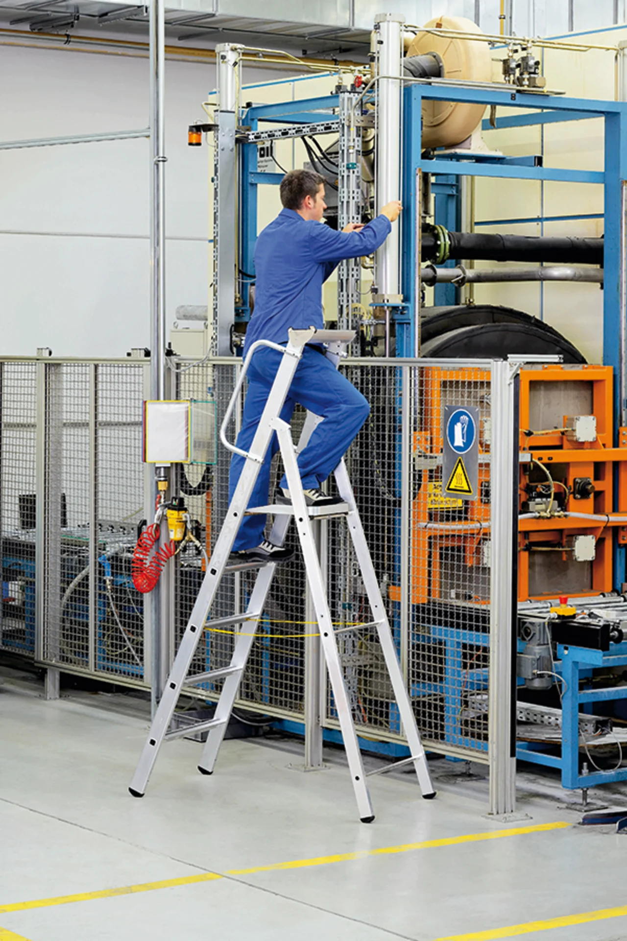 egyoldalonjarhato_ipari_z600_Peremezett_lepcsos_nagy_dobogoval_6_51f4ee4ebd